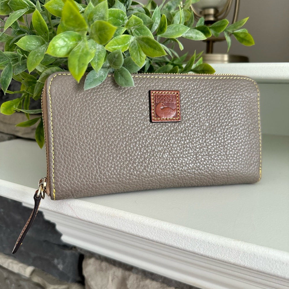 SOLD - Dooney Pebble Grain Zip Around Taupe Wallet - Picture 1 of 12